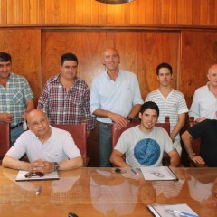 Firmaron su contrato los artistas locales que se presentarán en la Fortinera Deroense 2015