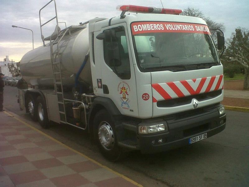 Archivo:Bomberos Daireaux Movil 20-00.jpg