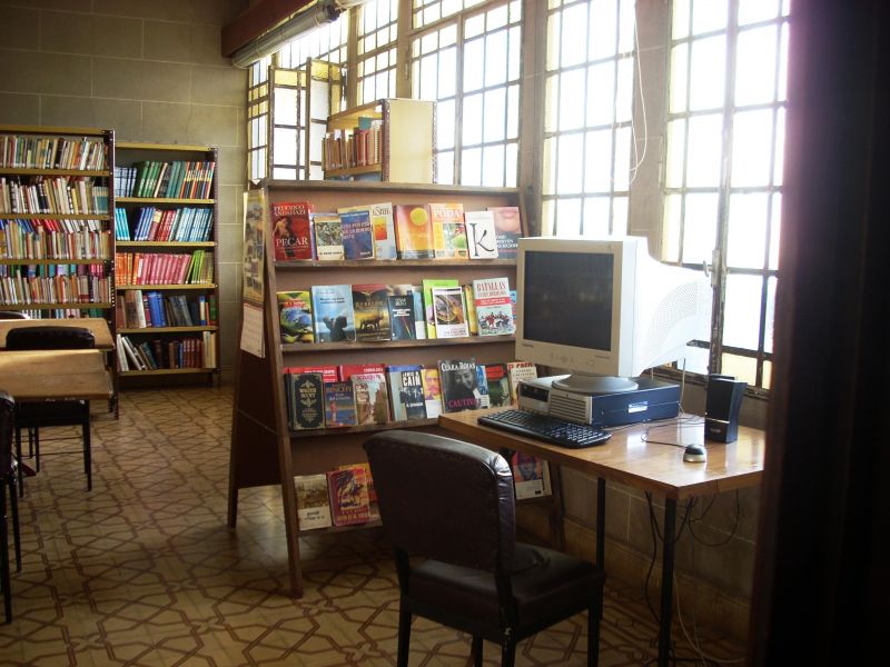 Archivo:Biblioteca Publica San Martin-Junio2011-02.jpg