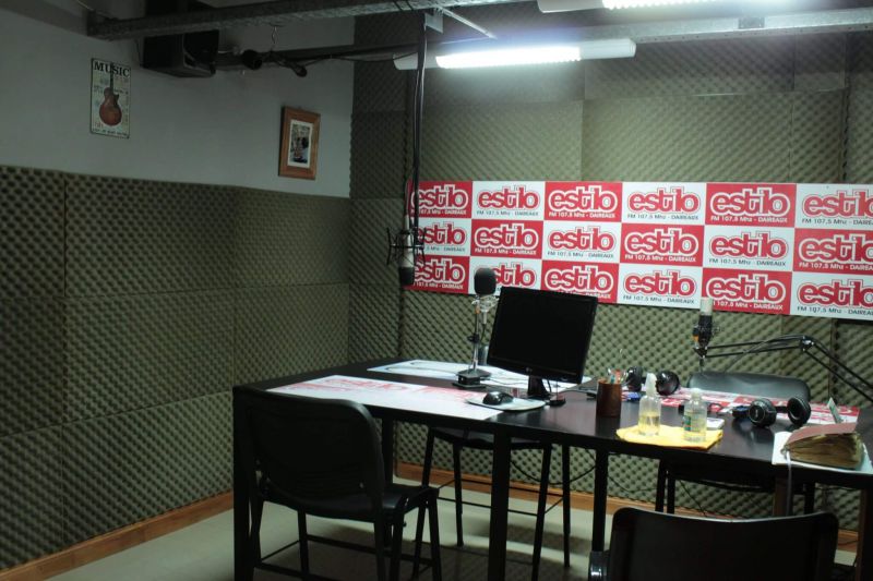 Archivo:FM Estilo-Estudio-2020.jpg