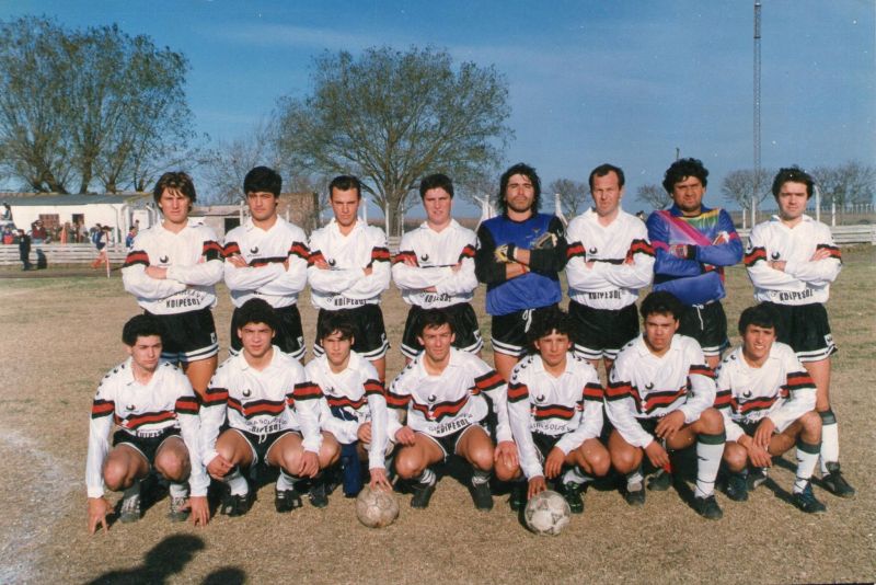 Archivo:Plantel Futbol Guglieri 1991.jpg